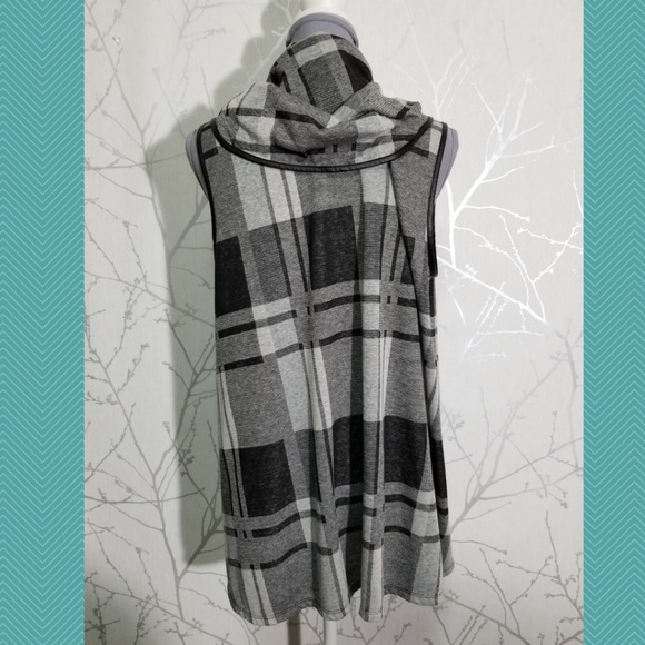 BCNL Design Open Front Sleeveless Cardigan - Picture 5 of 6